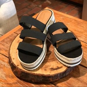 NEW! Universal Thread Sz 7.5 sandals